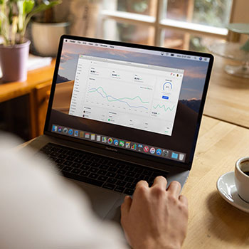 南京维局夺冠，列队荣誉桂冠